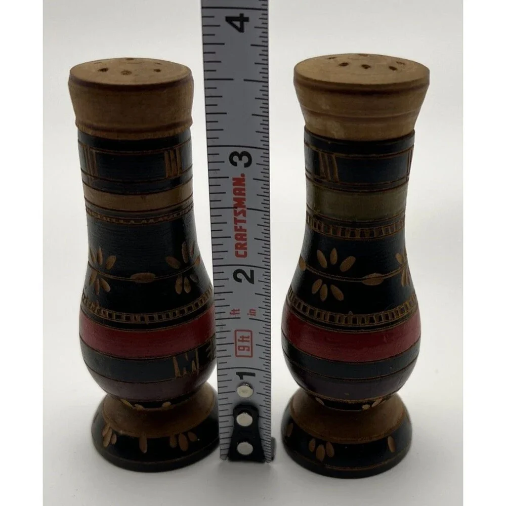Vintage Salt/Pepper Shakers From Mexico Wooden, is Some Cracking